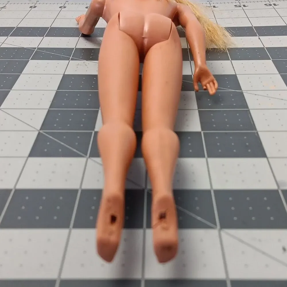Barbie Vintage Twist and Turn Blonde Blue Eyes Damaged Nude Clicking Knees